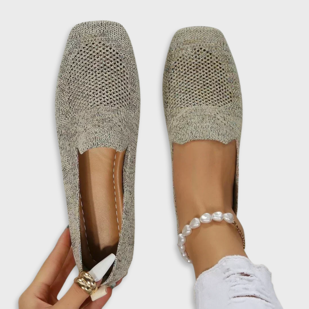 Enyhén sarkas hálós kényelmi loafer