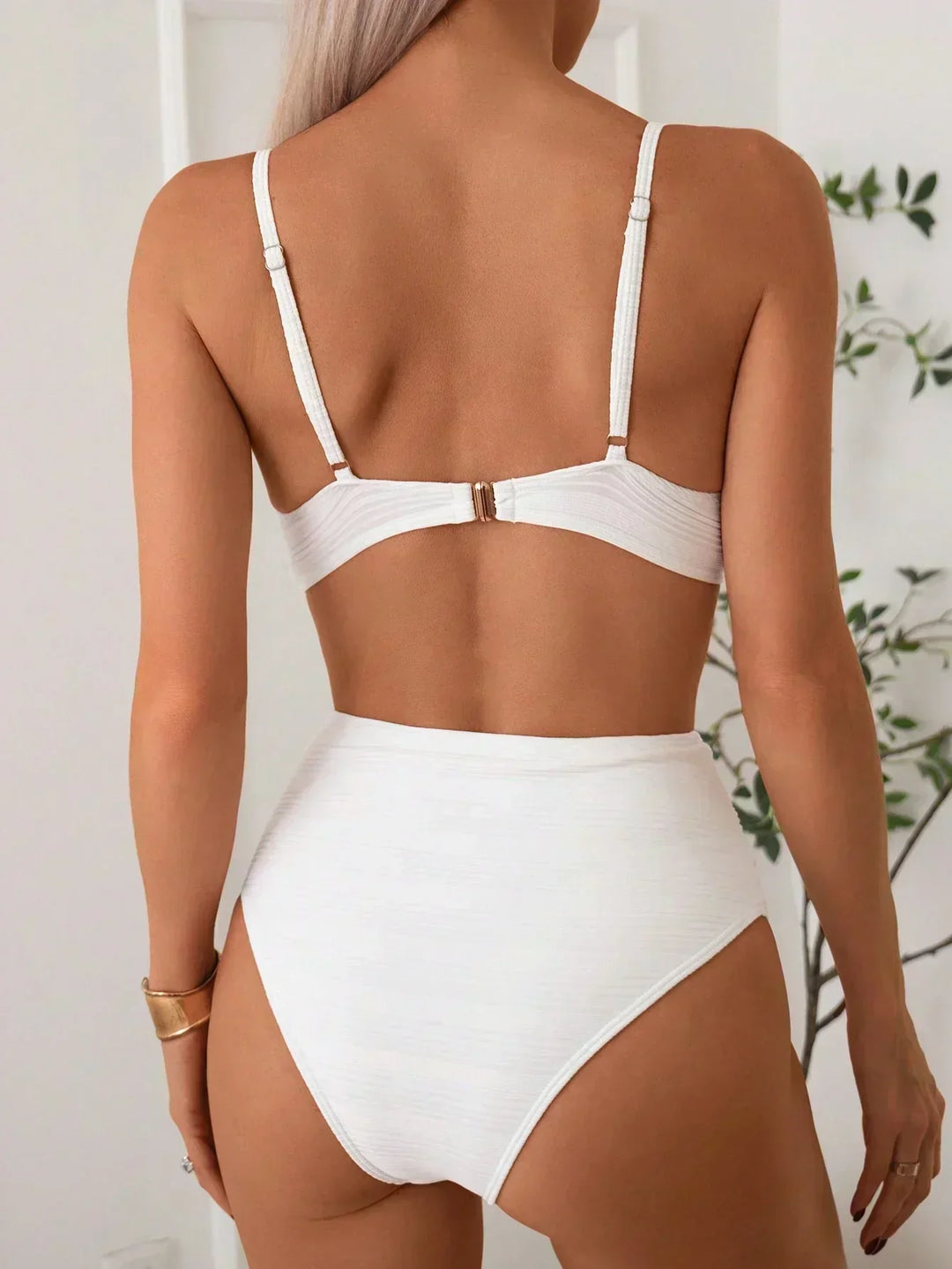 Fehér keresztpántos magas derekú bikini – 3. kép