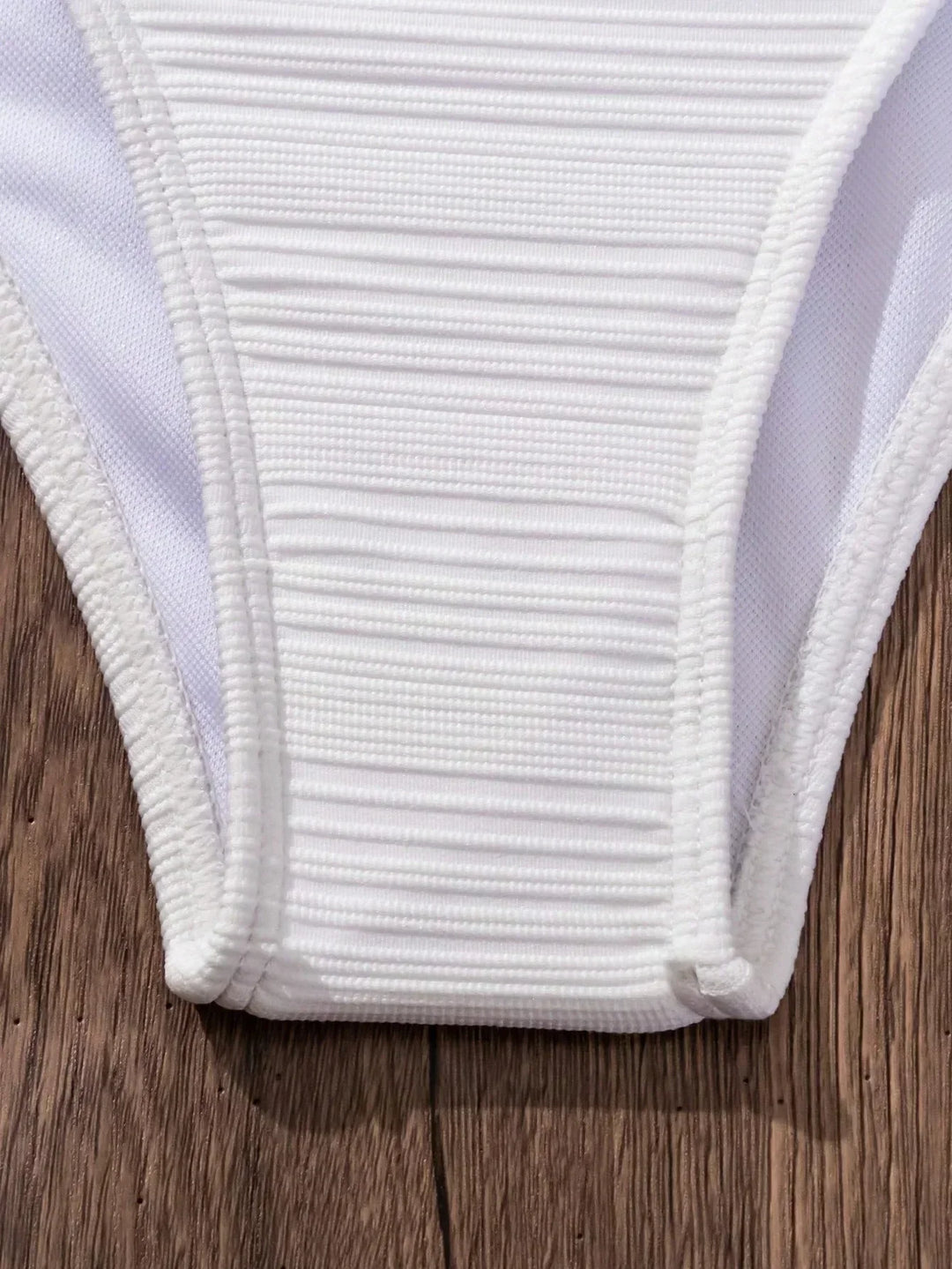 Fehér keresztpántos magas derekú bikini – 7. kép