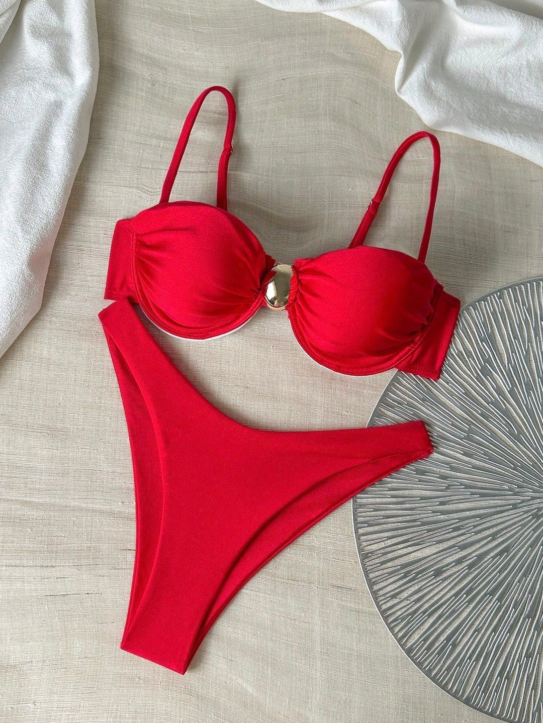 Fémes hatású piros bikini