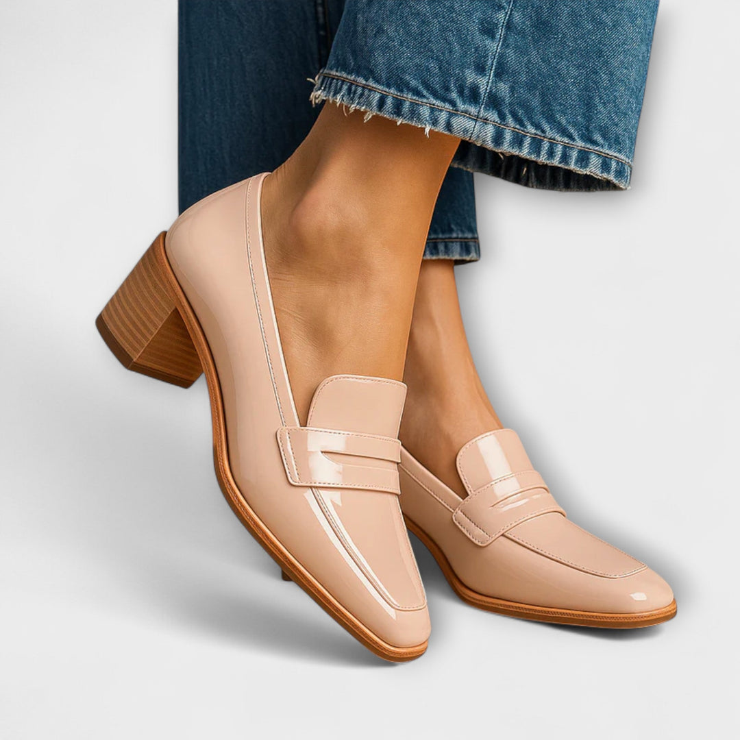 Fényes szögletes orrú loafer blokksarokkal