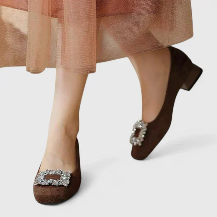 Elegáns magassarkú párnázott talpbetéttel – 2. kép