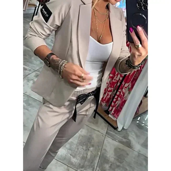 Puha blézer és állítható nadrág szett – 4. kép