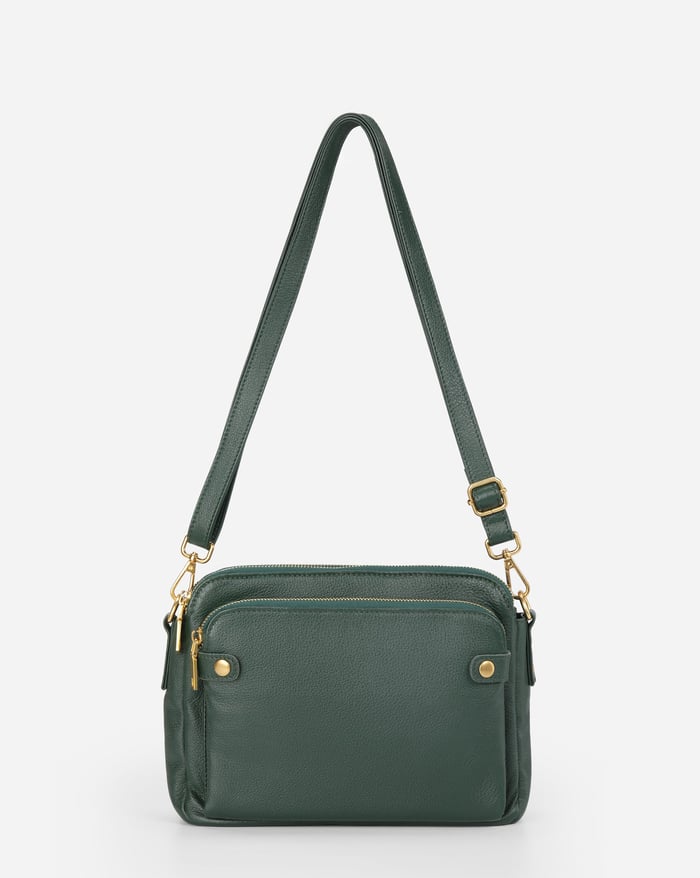 Háromrekeszes crossbody táska barna színben – 31. kép