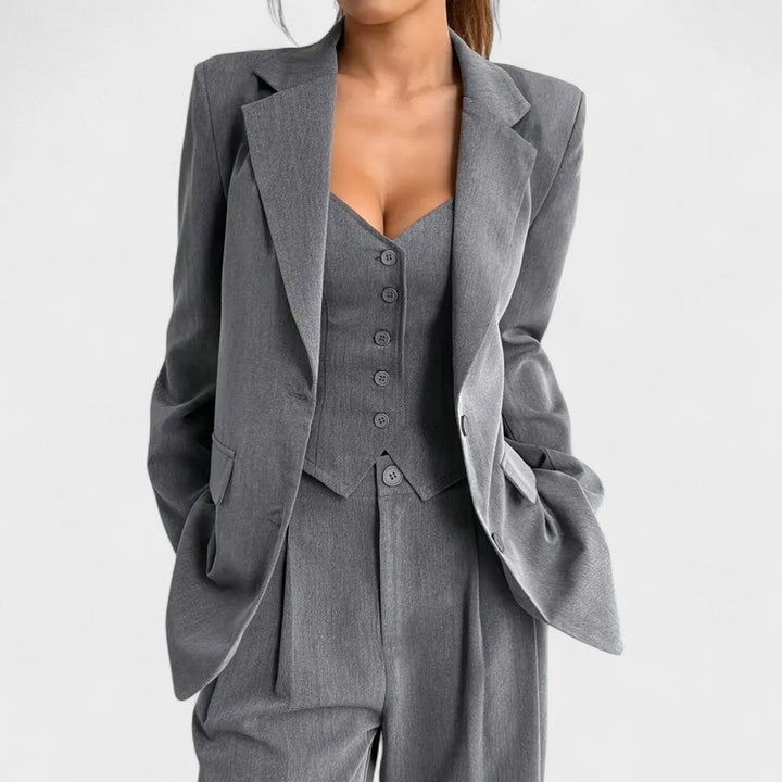 Háromrészes kosztüm mellénnyel – 4. kép