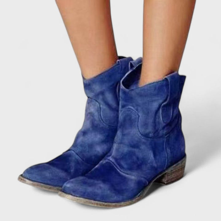 Időtálló elegáns szárú női csizma – 6. kép