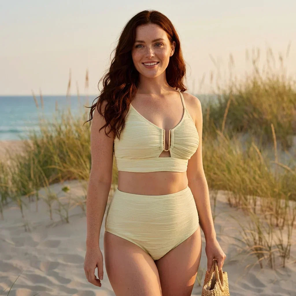 U kivágású alakkiemelő bikini – 10. kép