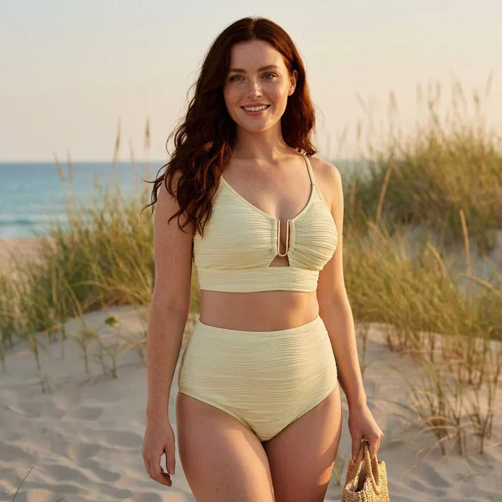 U kivágású alakkiemelő bikini – 10. kép