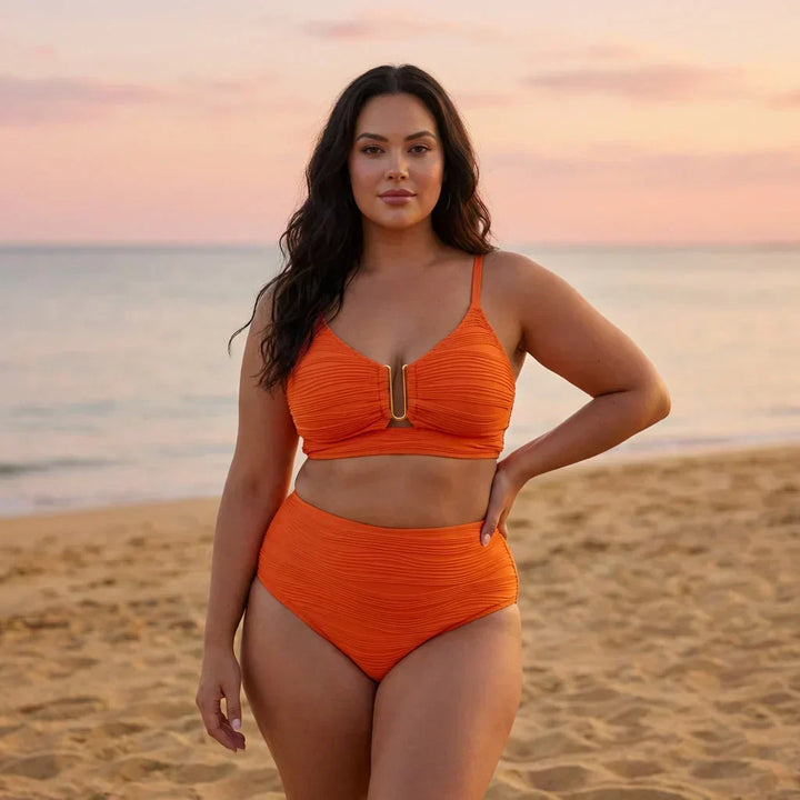 U kivágású alakkiemelő bikini – 13. kép