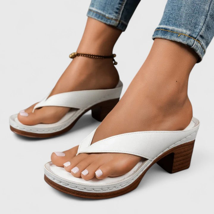 Elegáns magassarkú párnázott talppal – 4. kép