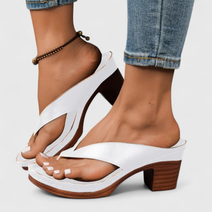 Elegáns magassarkú párnázott talppal – 6. kép