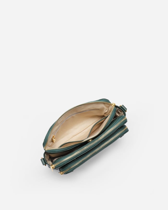 Háromrekeszes crossbody táska barna színben – 29. kép