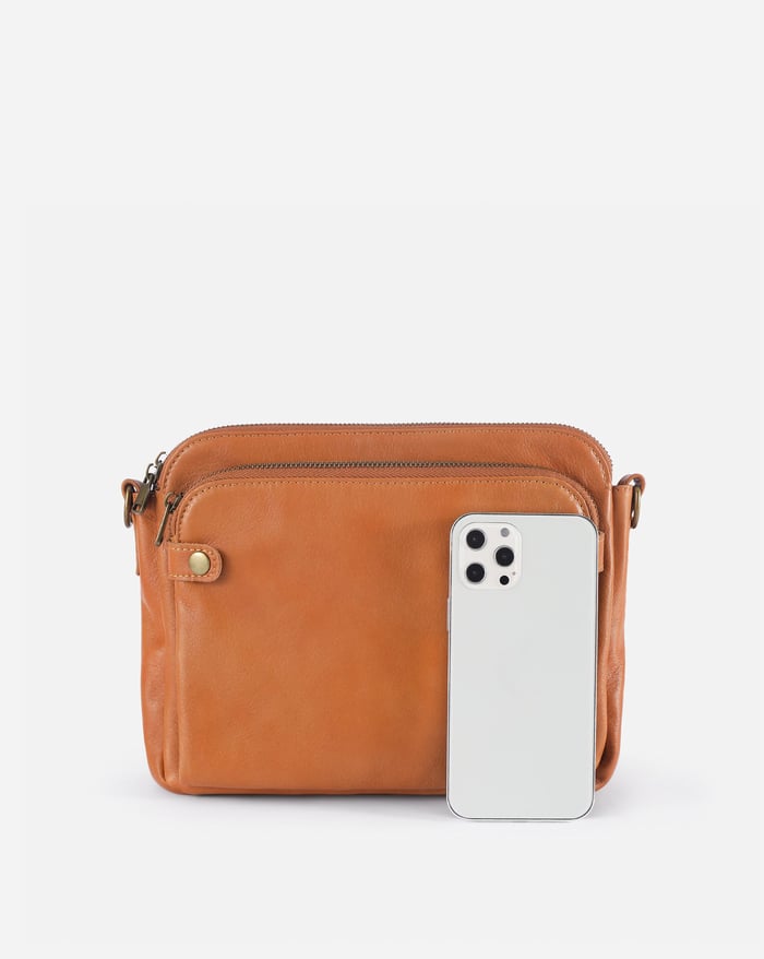 Háromrekeszes crossbody táska barna színben – 12. kép