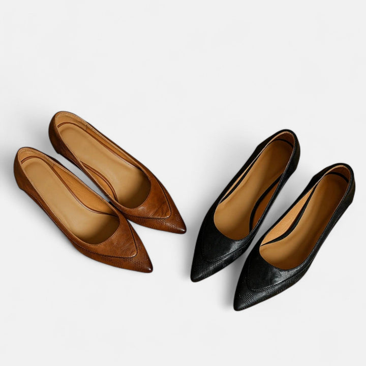 Dombornyomott hegyes orrú kitten heel cipő – 5. kép