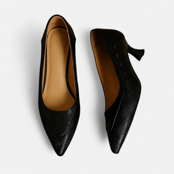 Dombornyomott hegyes orrú kitten heel cipő – 9. kép