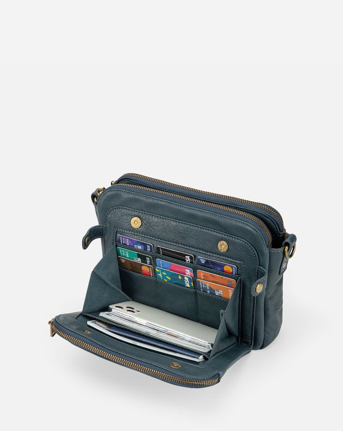 Háromrekeszes crossbody táska barna színben – 15. kép