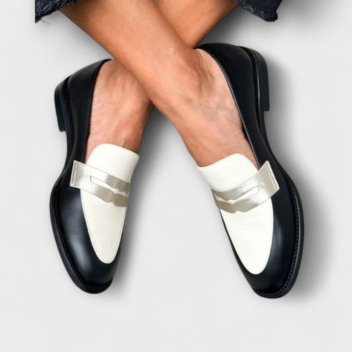 Fekete metálfényű kerek orrú loafer