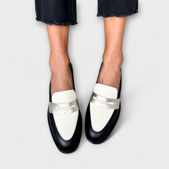 Fekete metálfényű kerek orrú loafer – 2. kép