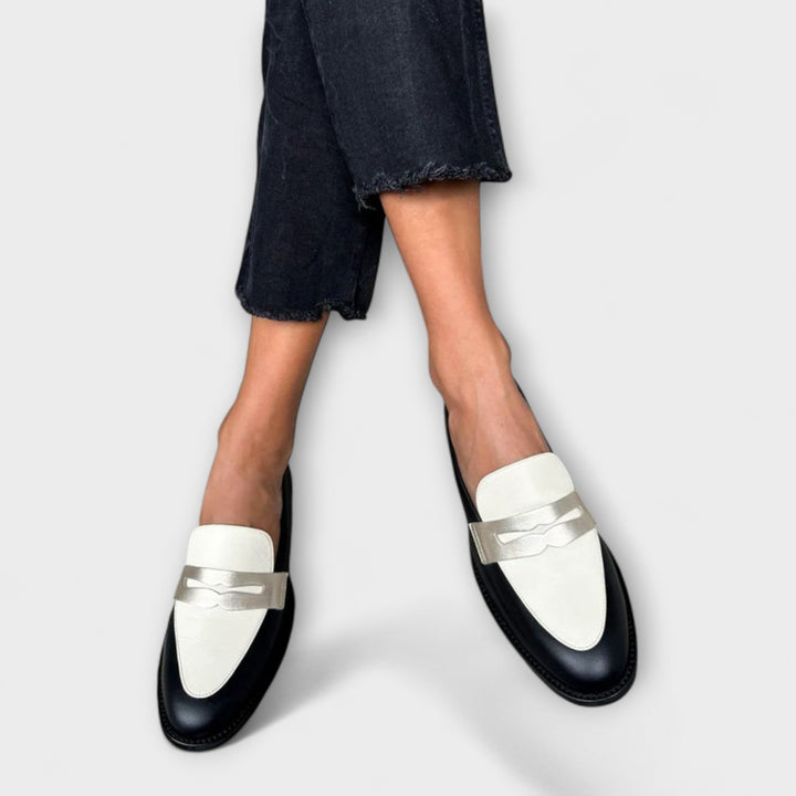 Fekete metálfényű kerek orrú loafer – 3. kép