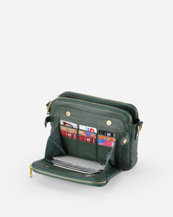 Háromrekeszes crossbody táska barna színben – 25. kép
