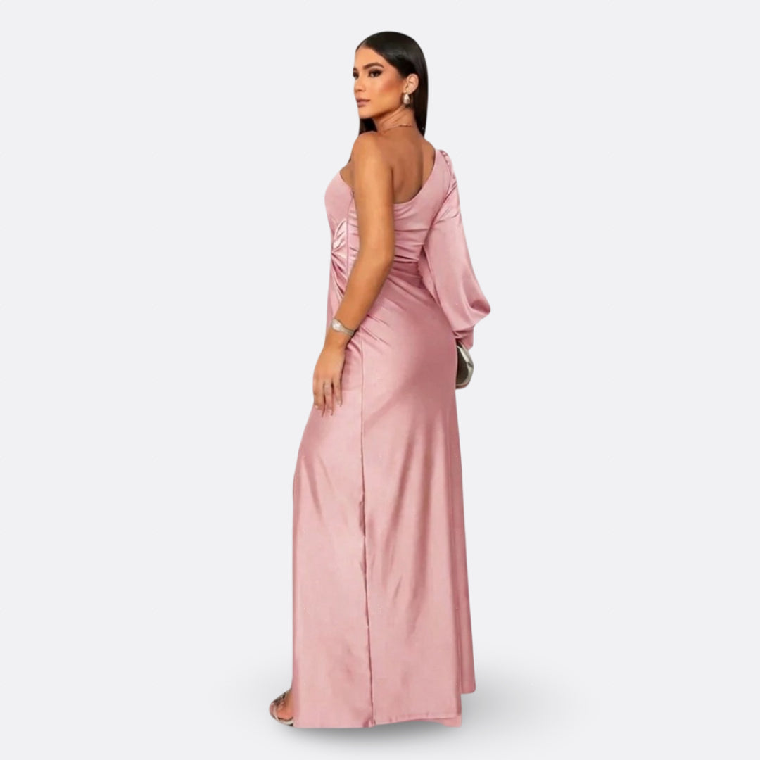 Aszimmetrikus elegáns maxi ruha drapériával – 10. kép