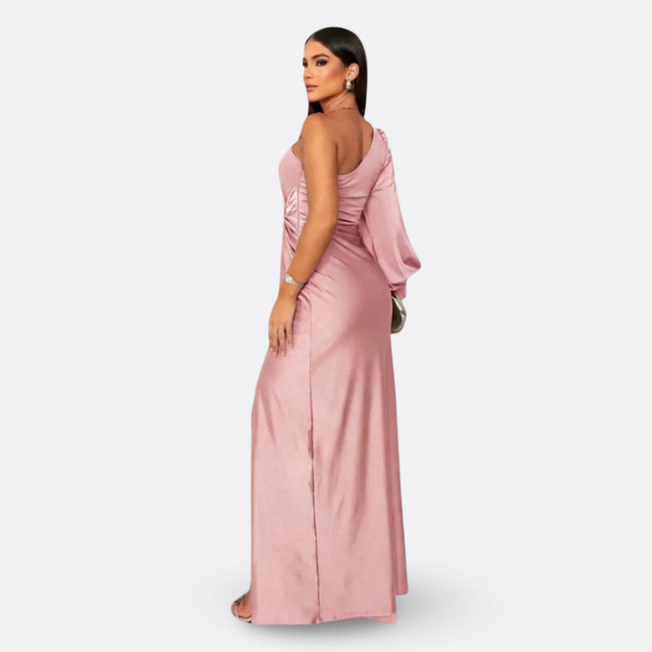 Aszimmetrikus elegáns maxi ruha drapériával – 10. kép