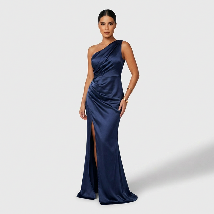 Aszimmetrikus elegáns maxi ruha drapériával – 6. kép