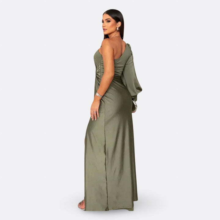 Aszimmetrikus elegáns maxi ruha drapériával – 2. kép