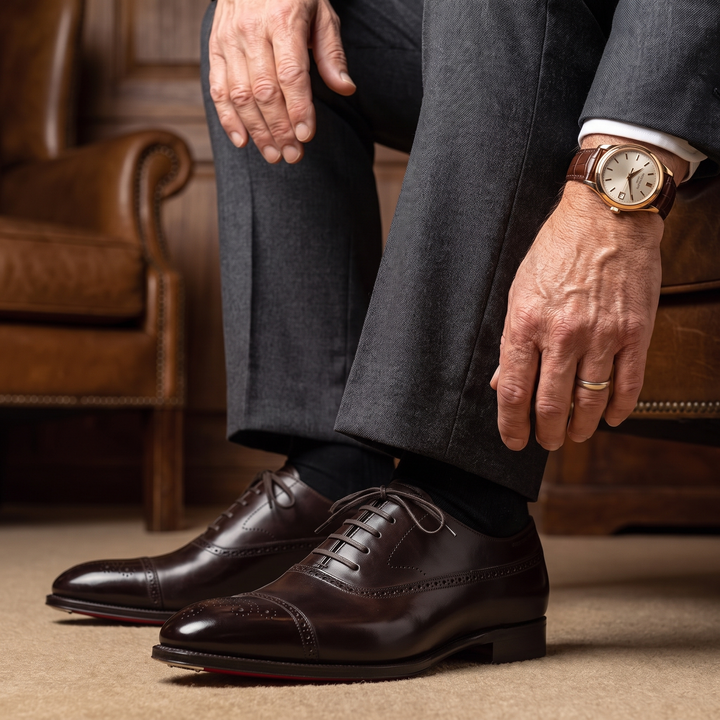 Klasszikus férfi oxford brogue cipő piros talppal – 2. kép